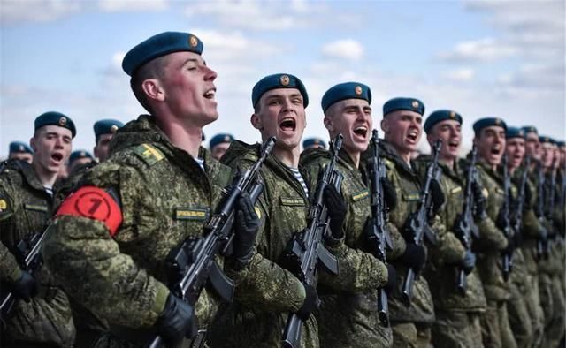  部队|边境卫星传来重磅消息，3000俄军整装待发，印度高呼：终于等到了