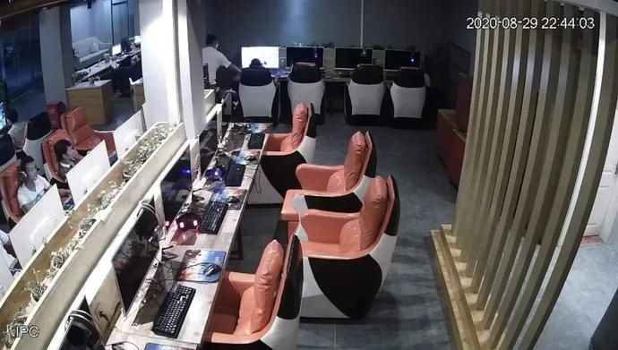 李某|仪陇一男子在网吧持刀滋事！遇到民警后“秒怂”——