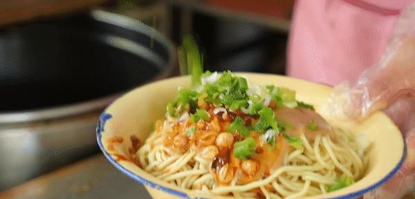 炸酱面|幸福小区里好吃的面馆,不是你想的那一家哦