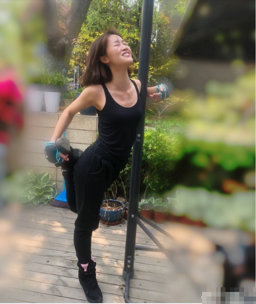  乘风破浪|《乘风破浪的姐姐》初舞台第一 蓝盈莹晒痛苦健身照 隔着屏幕都能感觉疼