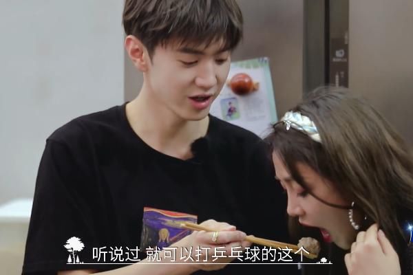  频繁|女团成员参加综艺，和男嘉宾互动频繁，刚火起来就想组CP吗