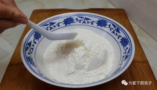  面包|烧饼这样做才好吃，加几勺白糖，外焦里软又蓬松，比面包香甜好吃