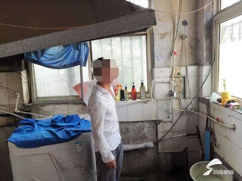 男子|裸体爬梯子偷窥女邻居洗澡 济南一离异男子被抓