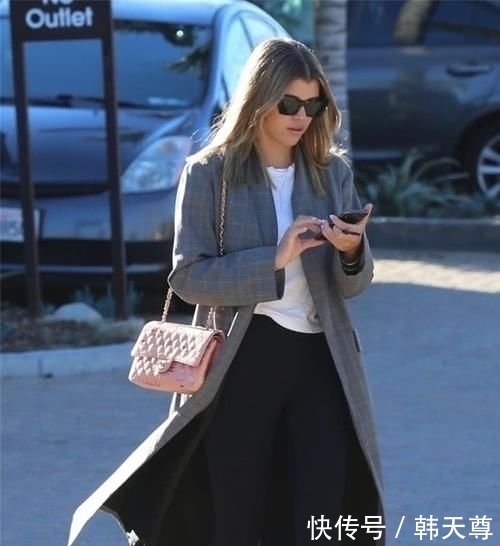 羽绒服|谁说打底裤大势已去?教你4种打底裤穿法,新潮显腿长,150也能穿