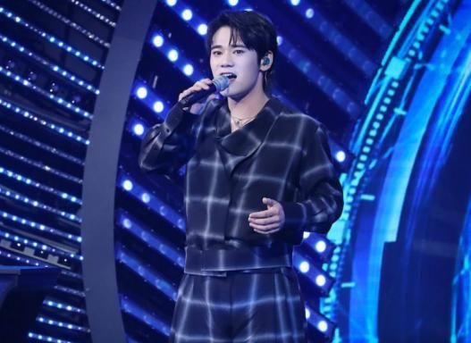  李建和|《我们的歌》第二季第一期，李建和谭咏麟唱粤语歌，听着太难受