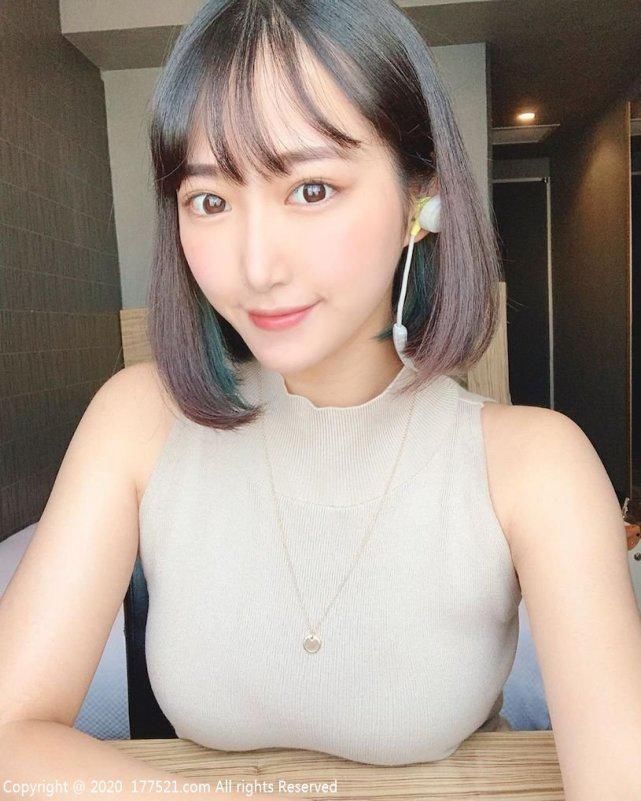  正妹|混血正妹就爱穿清凉打电动，造型也很清新，直接把对手KO