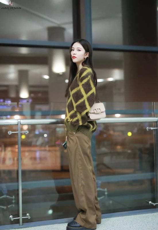 模板|“中国泫雅”火上热搜 宋妍霏才是白富美终极穿搭模板