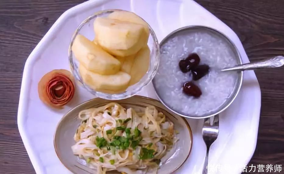 血糖高的人早餐应该怎么吃(血糖高的人，早餐应该怎么吃？常吃这3种早餐，极易升高血糖)