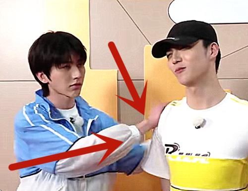  表情|蔡徐坤撕陈立农名牌，下手毫不犹豫，看到对方表情：“塑料”兄弟