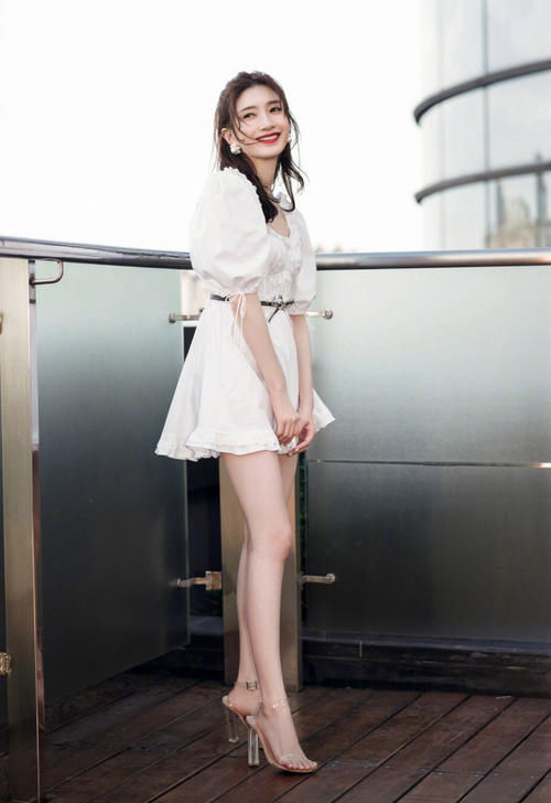  造型师|江疏影生图曝光，和路人相比差距太大，造型师给的靴子被吐槽致命