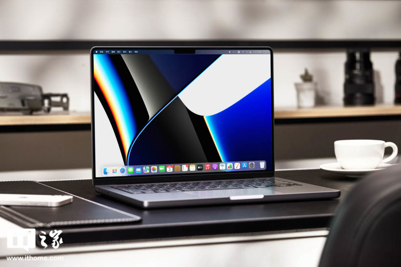 罗斯·杨认为苹果最快 2026 年发布 OLED 面板 MacBook