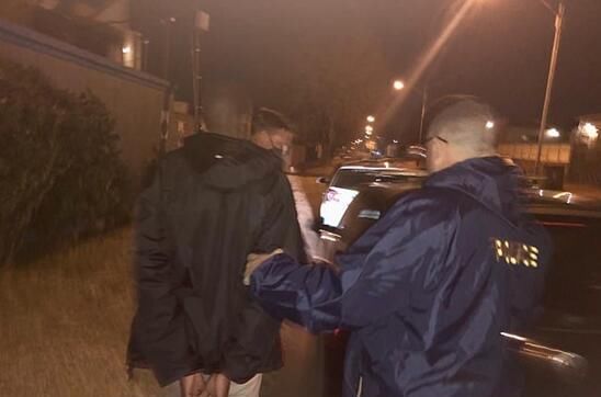  安德鲁|女子的姑妈被奸杀警方6年没破案，她假扮空姐引诱出杀人凶手