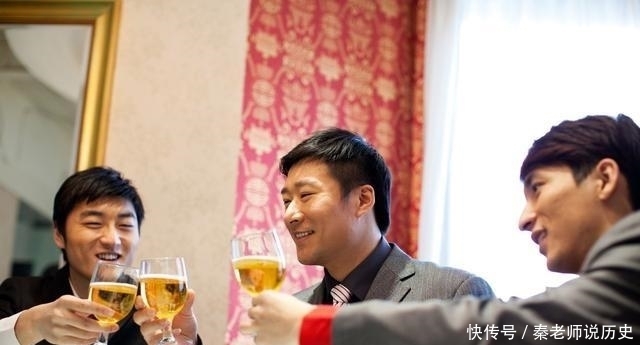 当众|在祝贺提拔的饭局上当众敬酒,别说“感谢领导”,高手都懂这4点