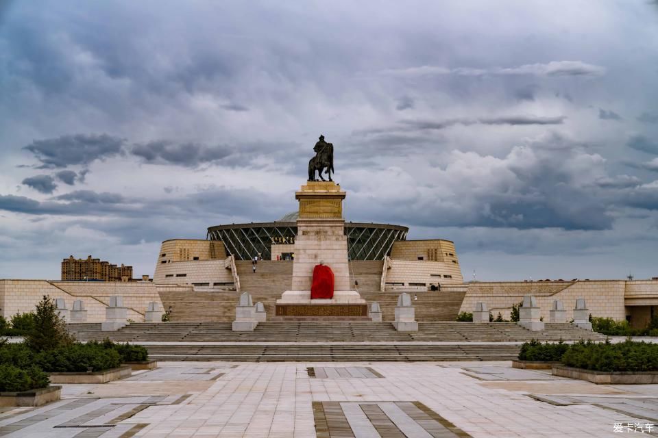 风雨雷电|贝子庙+中蒙边境+草原露营 乌珠穆沁 风雨雷电绿浪秘境行路书