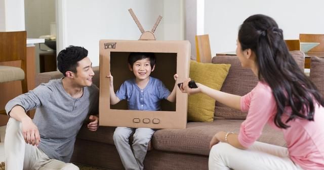 年轻夫妻|月入上万的年轻夫妻，要孩子却成了难言之隐，原因真的很现实