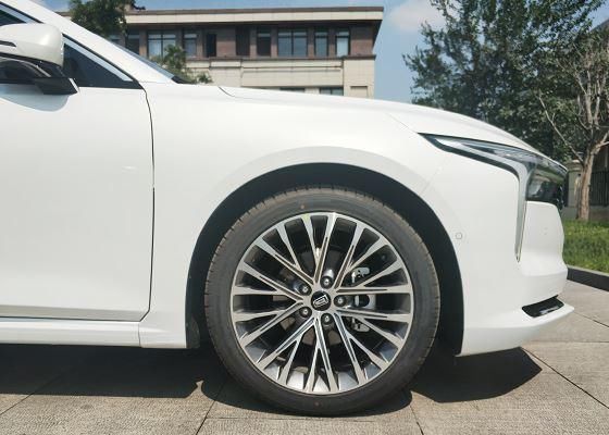  国产汽车厂商|全新奔腾B70现身，红色涂装很洋气，19寸轮毂加持配1.5T