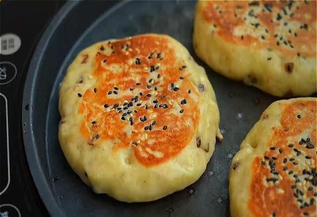 家常|入夏后,我家常做这面食,不揉面,不擀面,香甜松软有营养