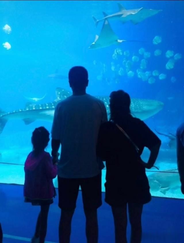  妻子|郭士强辞职后过起了向往的生活，陪女儿妻子度假相当休闲