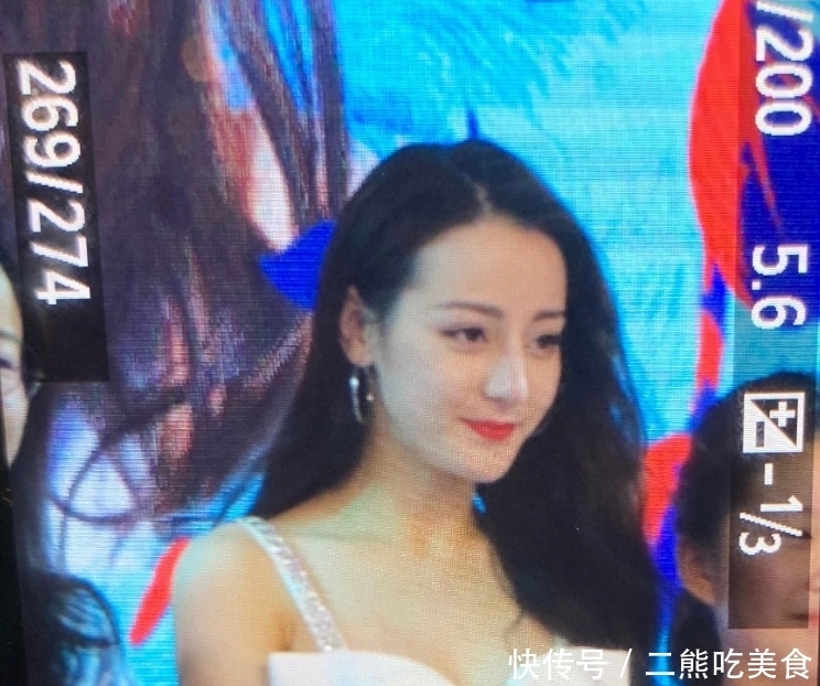 迪不修|为啥粉丝说热巴是“迪不修”?放大相机中的原始照片,全明白了
