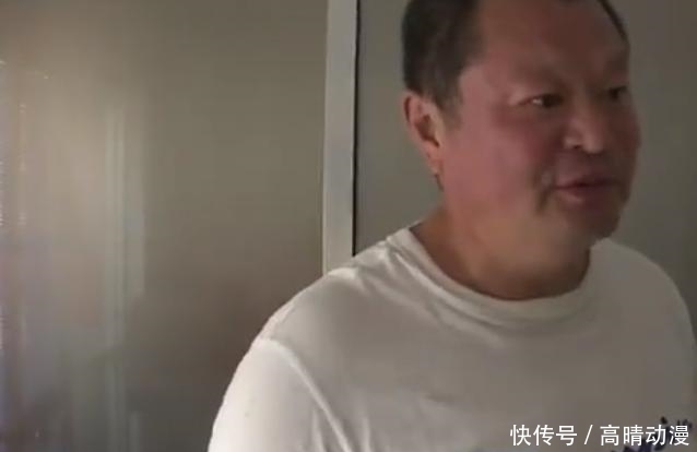 男子|男子买55箱苏打水，喝了之后出现腹痛腹泻，摇晃水一看直犯恶心