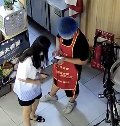 一去不返|女子称手机没电,请店员帮忙租充电宝,结果一去不返,伤害善良