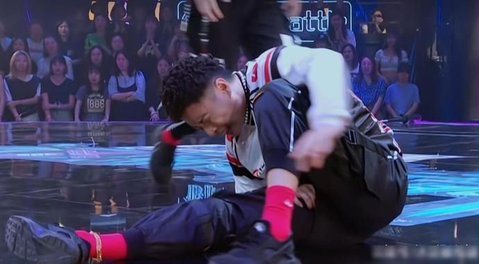  街舞|《街舞3》导演想创造历史，执意搭建水舞台，肖杰受伤的代价太大