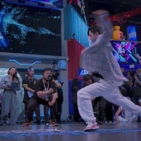 王一博|《这就是街舞》:王一博battle炸裂全场,网友:我人没了