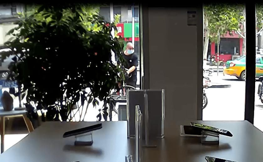 监控|你已被监控锁定!洪洞岗楼附近偷车子的光头男!