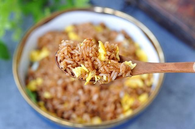 适量|?蛋炒饭,不要直接下锅!教您一妙招,米饭更入味、弹牙劲道