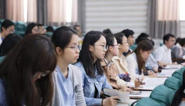  新生|大一新生：上了大学才知道的4个真相，学妹泪奔：恋爱还是要趁早