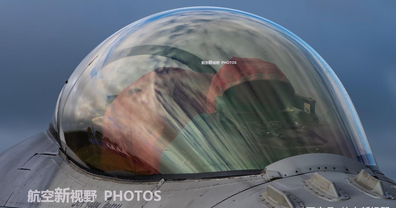 实拍|军迷深入国外基地实拍,美国空军F-16战斗机,服役多年不减当年
