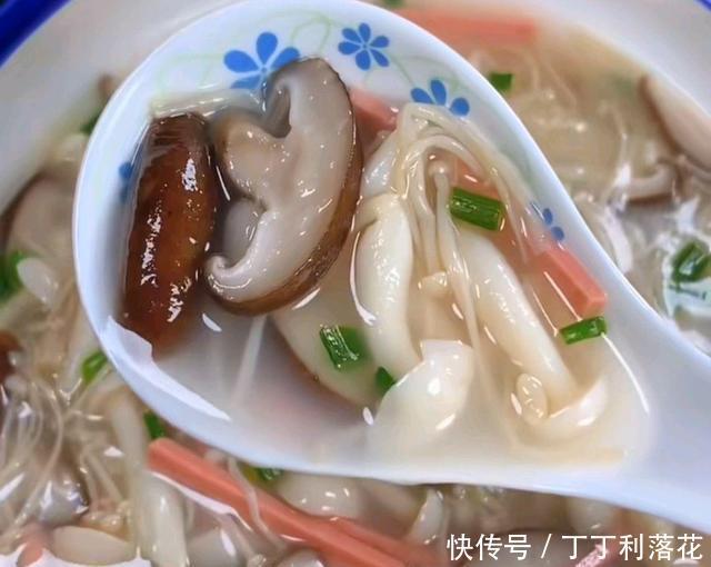  锅中|清淡的四菜一汤，花了仅14元，却吃嗨了一家人，幸福和物质没关系