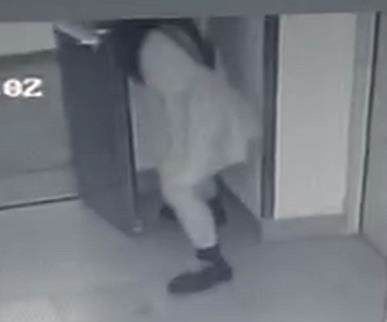 消防|时代少年团公布私生粉画面,不仅宿舍楼下围堵,还爬消防楼梯偷拍