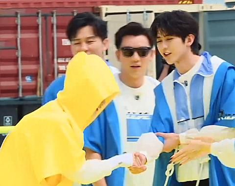  节目组|周震南被节目组偏爱？其他嘉宾出场只有介绍，唯独他有专门设计