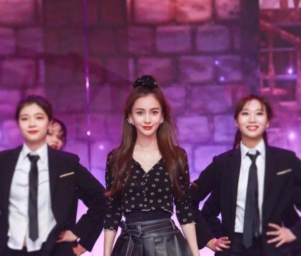 杨颖|李现、王源、杨颖、张艺兴、刘雨昕、曾舜晞的娱乐消息