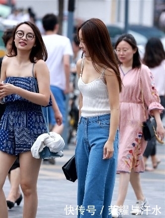 妹子|街拍:丰腴性感时尚的妹子,凹凸性感,舒适简约人气穿搭!