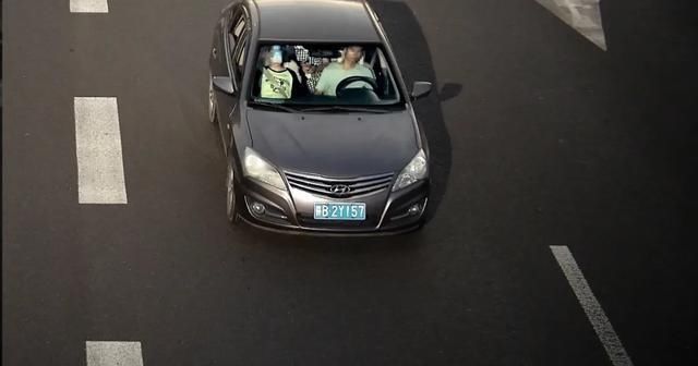  人未按规定使用安全|【曝光】 这些司机高架开车不系安全带，记2分，罚100元！