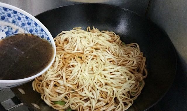  1茶匙|夏天，这面食我家隔三差五就吃，饭菜一锅出，喷香又入味