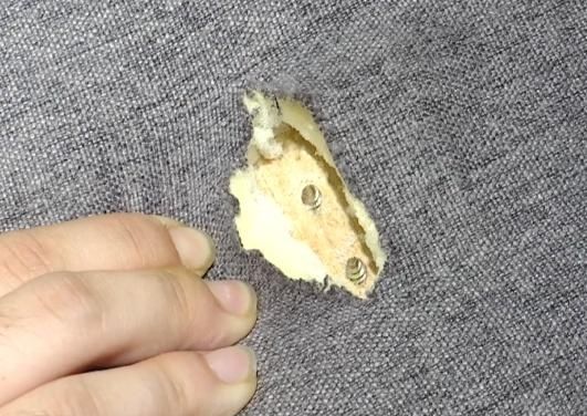 男子|贵阳一男子在酒店吃东西,却被椅子扎伤流血:我担心得病