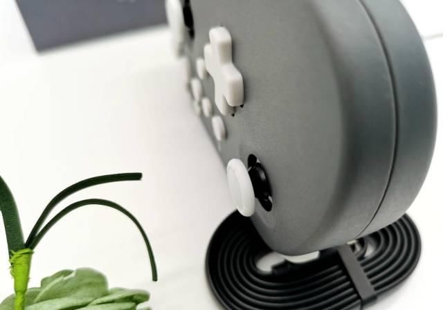  PRO|谁说的手柄打不过键鼠的，谷粒精灵PRO手柄给你点颜色看