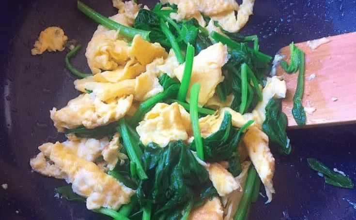 菠菜|秋季,鸡蛋和菠菜是绝配,每天炒一盘,简单易学,补钙又补脑