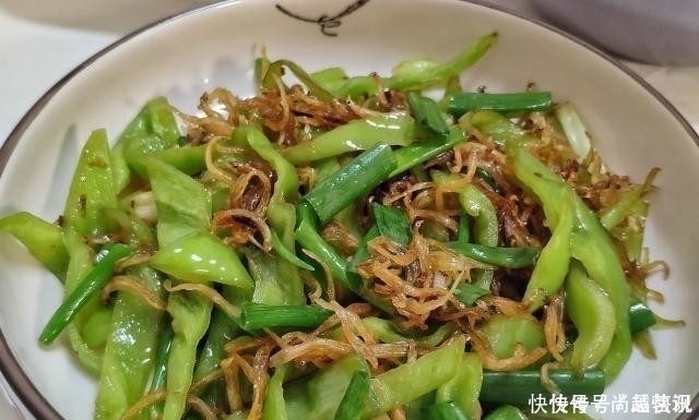 朋友|朋友来吃饭,宝妈花45元做一桌菜,朋友吃撑了,孩子爸却说抠门