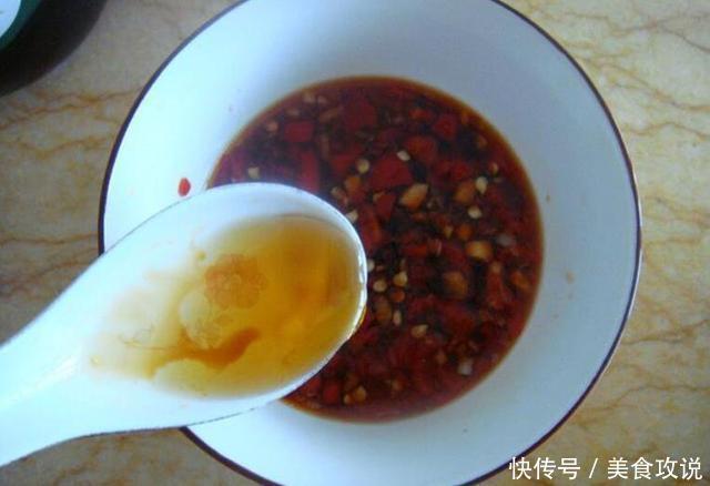  好吃|鱼香茄子的正确做法，不吸油不发黑更鲜香美味，比大鱼大肉好吃