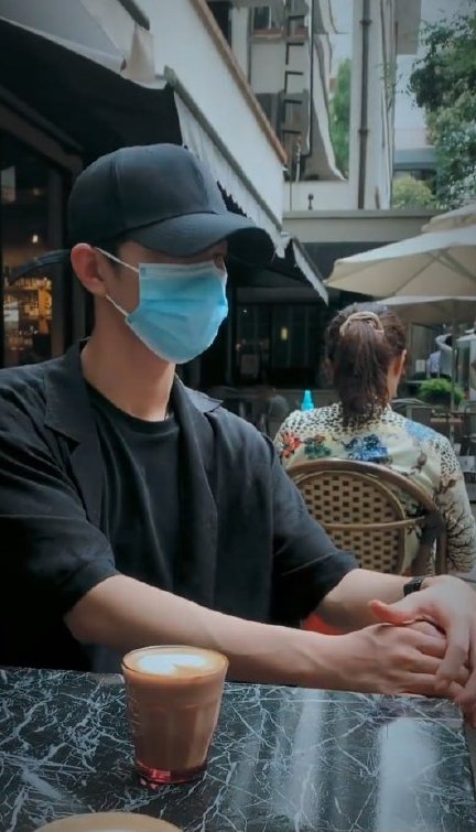 滑板|博君一肖发糖!工作室晒肖战生活日常,穿王一博同款还去街舞探班