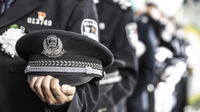 群众|为保护群众壮烈牺牲 数千人含泪送别好民警张树伟