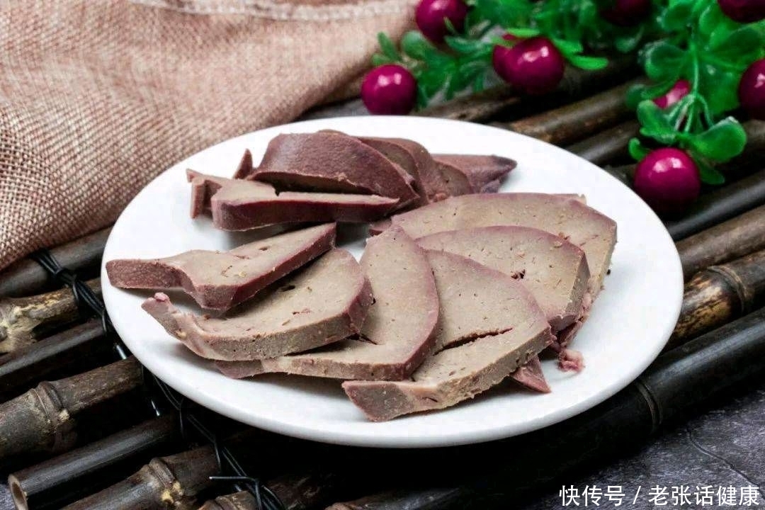 甲状腺不适合吃的食物有哪些(甲状腺不好，饮食需要注意什么？提醒：3种荤食要少吃，多吃3素食)