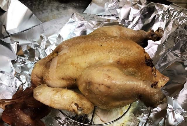  做法|买了很多年，现在才知道，熏鸡做法超简单，在家做干净又放心