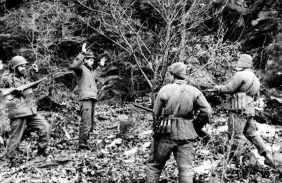 精神|邱少云牺牲高地后续：志愿军一个排肉搏牺牲！美军排长精神崩溃