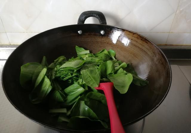  小青菜|鲜香鹌鹑蛋肉圆香菇青菜面，荤素搭配，十分好吃，热乎乎暖胃！