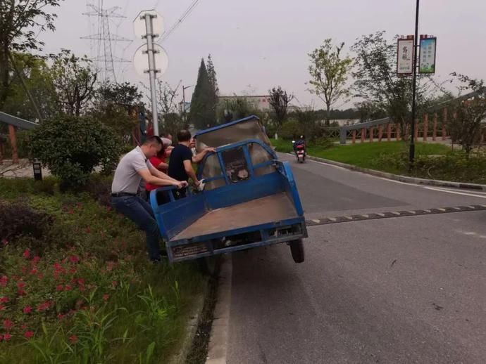  司机|有谁认识！早上8点，余杭这几个司机被人拍下了！